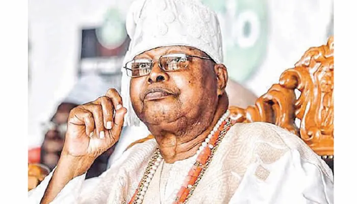 Oba Sikiru Adetona.jpg