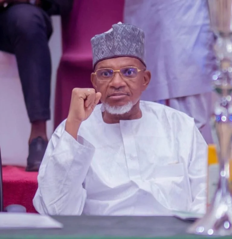 HFSEvv6W8AA71xA 768x791